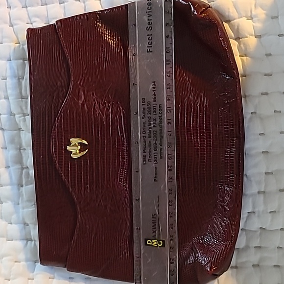 ORIGINALS BY CAPRICE BURGUNDY HANDBAG WITH CHAIN - Picture 9 of 9